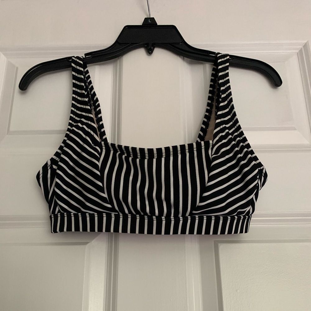 Kona Sol Woman’s Black and White Bikini Top Size Small